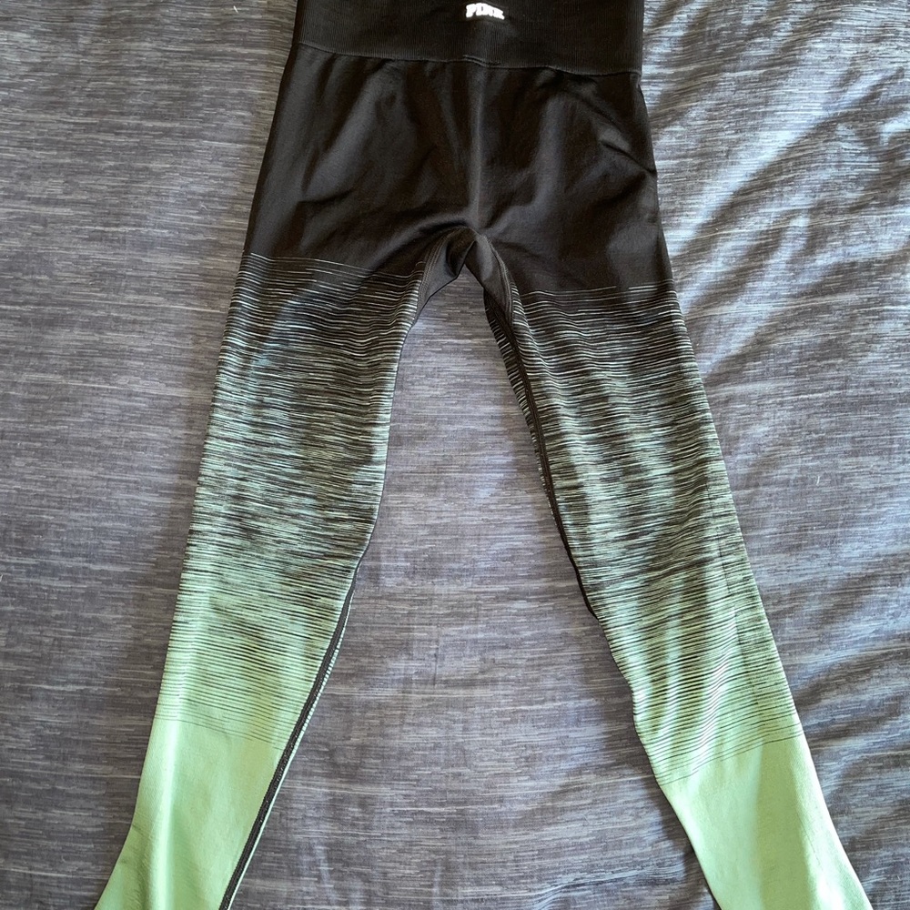 NWOT Small VS PINK ultimate green/black leggings